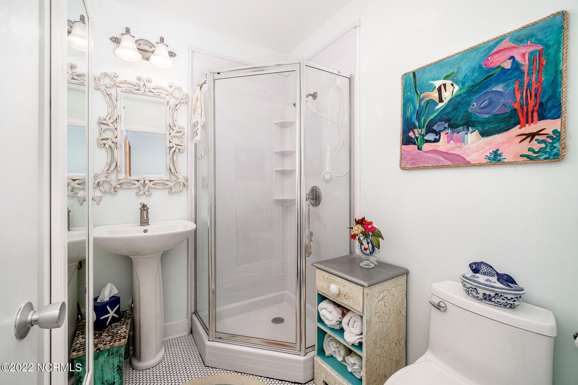 131 Salter Path Road, Unit 1 CORAL BAY WEST Atlantic Beach, NC 28512 - Photo 34 of 77 Full guest bathroom