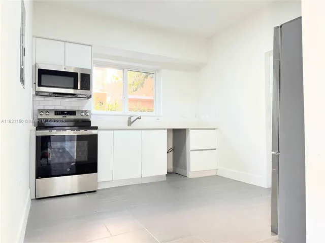 $2,100 | 7325 Byron Avenue, Unit 7, Miami Beach, FL 33141