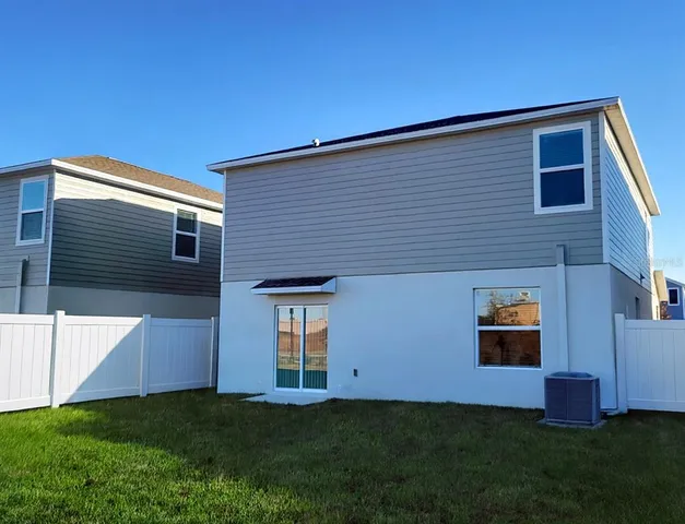 a front view of house with yard