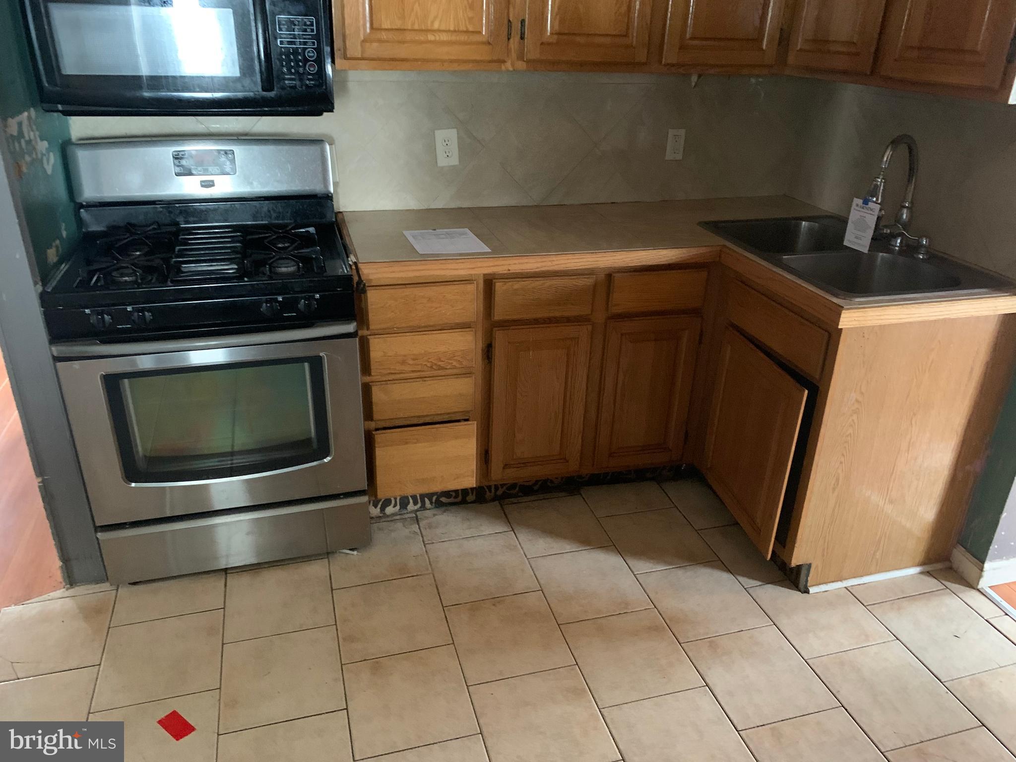 7736 Fairgreen Road Baltimore, MD 21222 - Photo 8 of 21