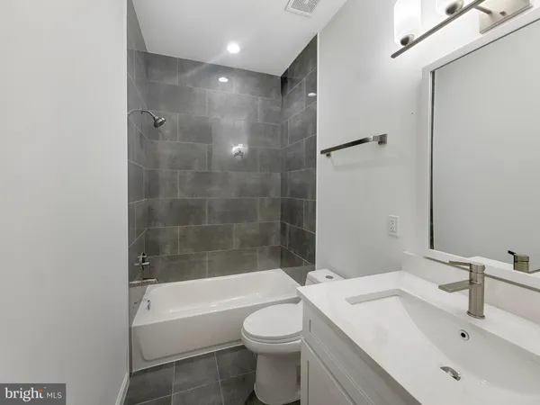 $2,900 | 2322 Shannon Place Southeast, Washington, DC 20020