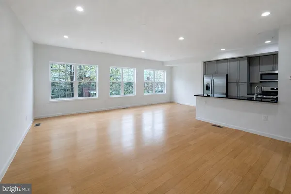 $2,900 | 2322 Shannon Place Southeast, Washington, DC 20020