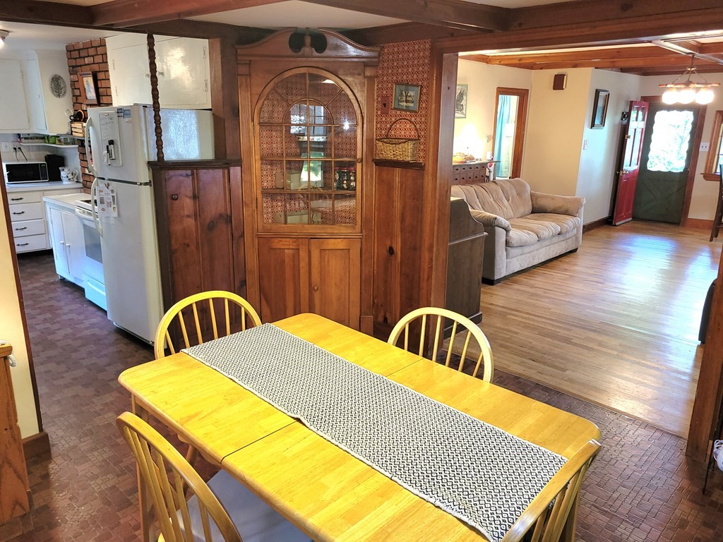 12 Hillside Road North Reading, MA 01864 - Photo 8 of 25 Gallery Image 8