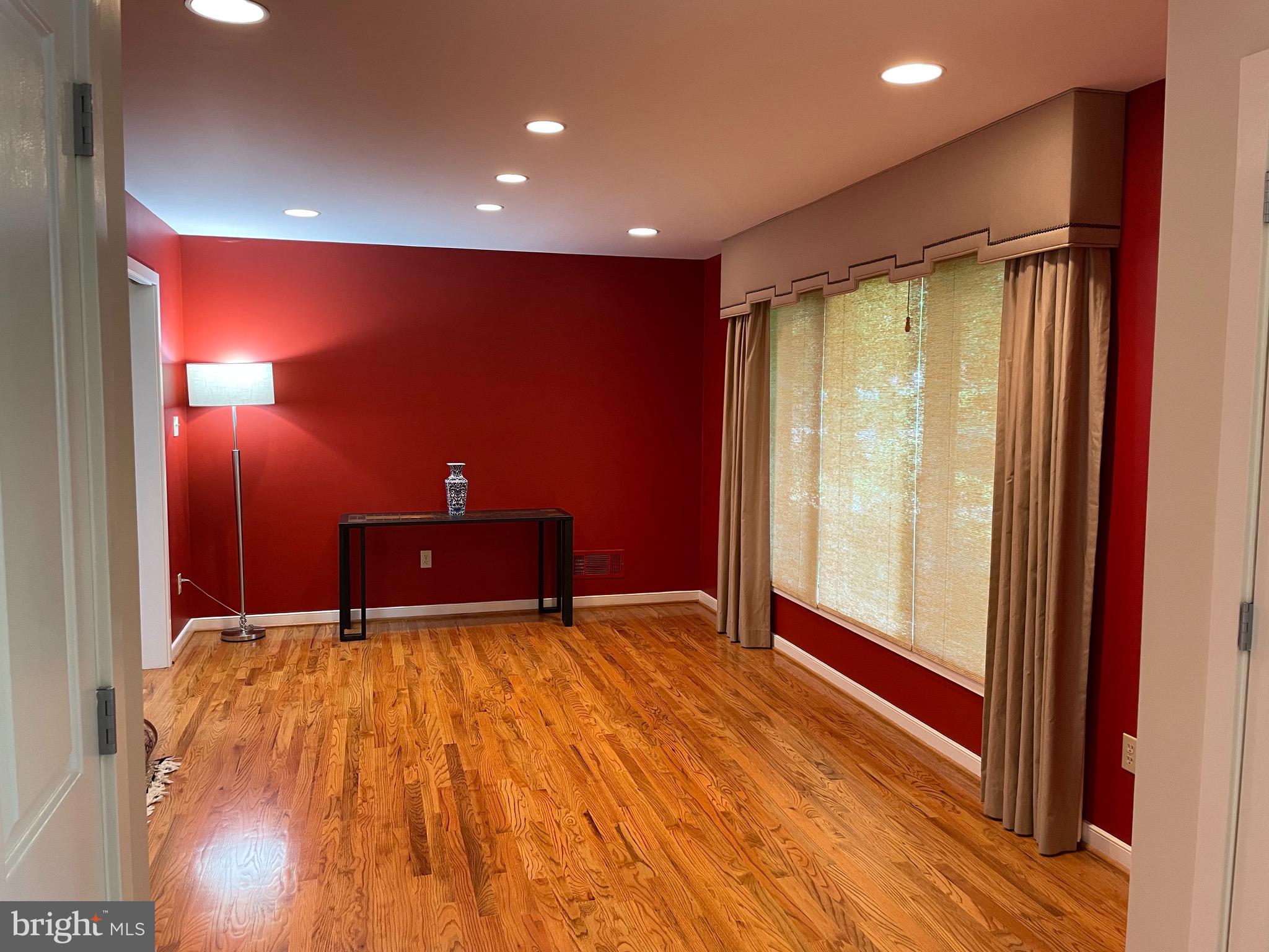 9118 Friars Road Bethesda, MD 20817 - Photo 5 of 34