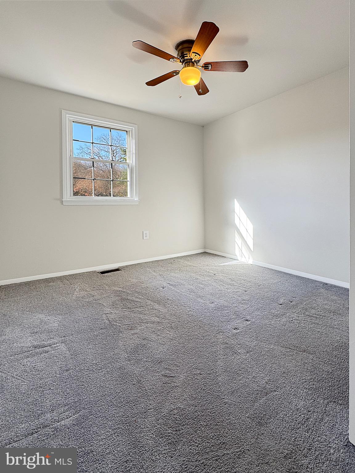 3773 Port Hope Point Triangle, VA 22172 - Photo 13 of 15 a view of an empty room with window