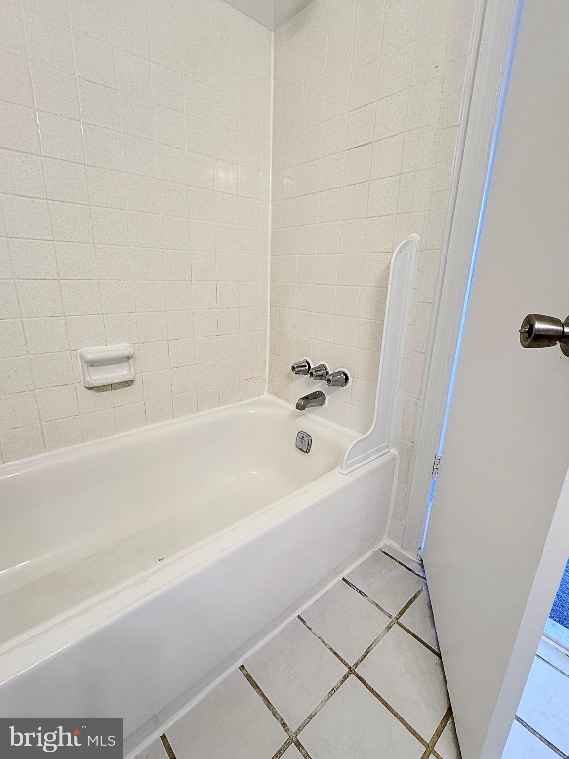 3773 Port Hope Point Triangle, VA 22172 - Photo 14 of 15 a bathroom with a bathtub and a shower