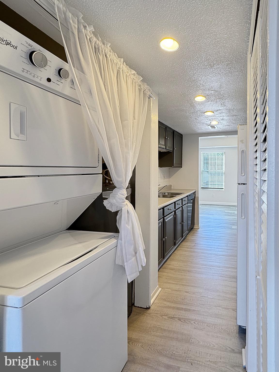3773 Port Hope Point Triangle, VA 22172 - Photo 6 of 15 a hallway with washer and dryer