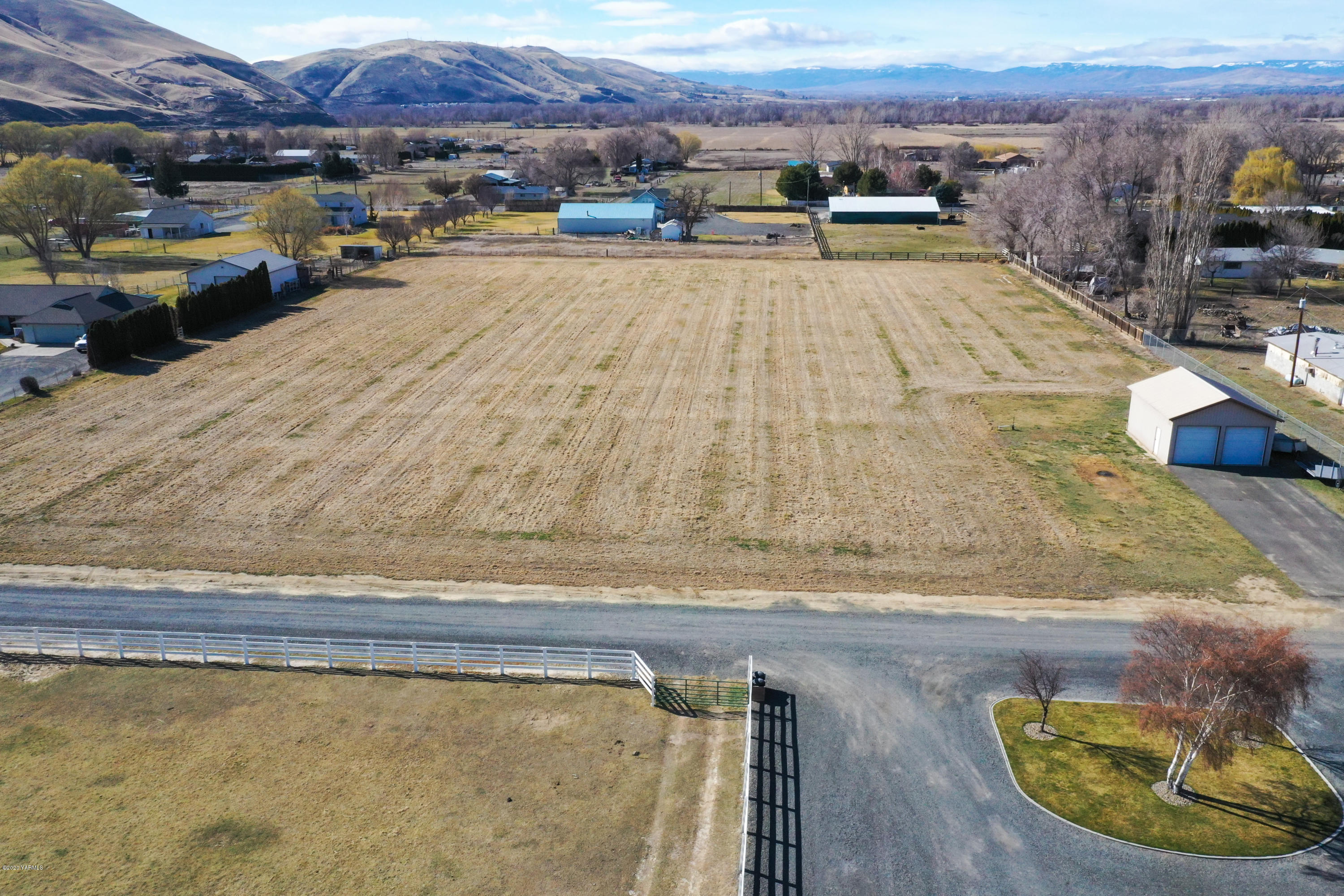 4915 Gamache Road Moxee, WA 98936 - Photo 1 of 6 a view of swimming pool with outdoor seating
