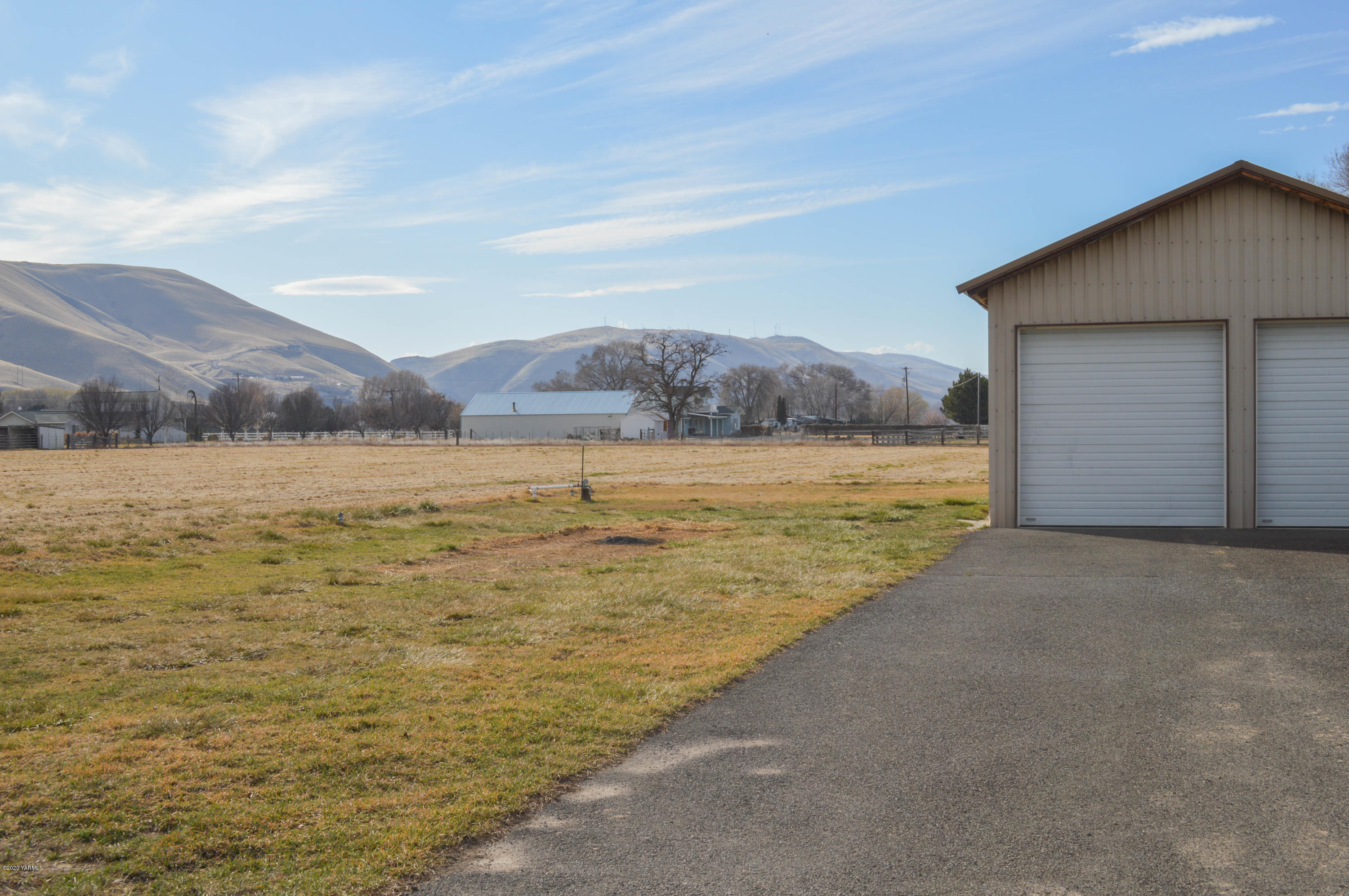 4915 Gamache Road Moxee, WA 98936 - Photo 3 of 6 a view of an ocean beach and mountain