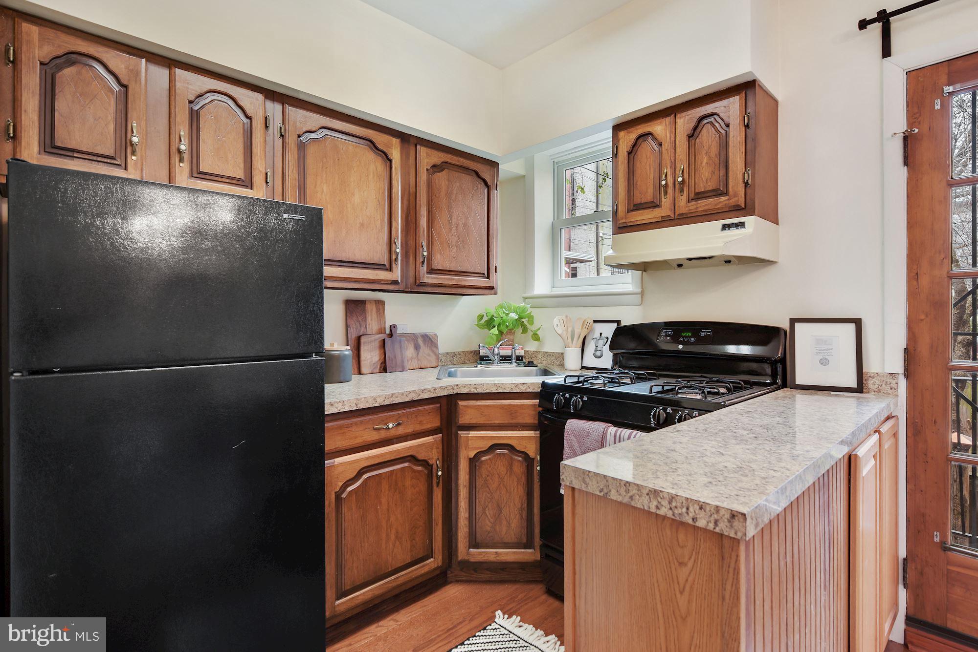 508 3rd Street Northeast Washington, DC 20002 - Photo 11 of 25 Upper level kitchen
