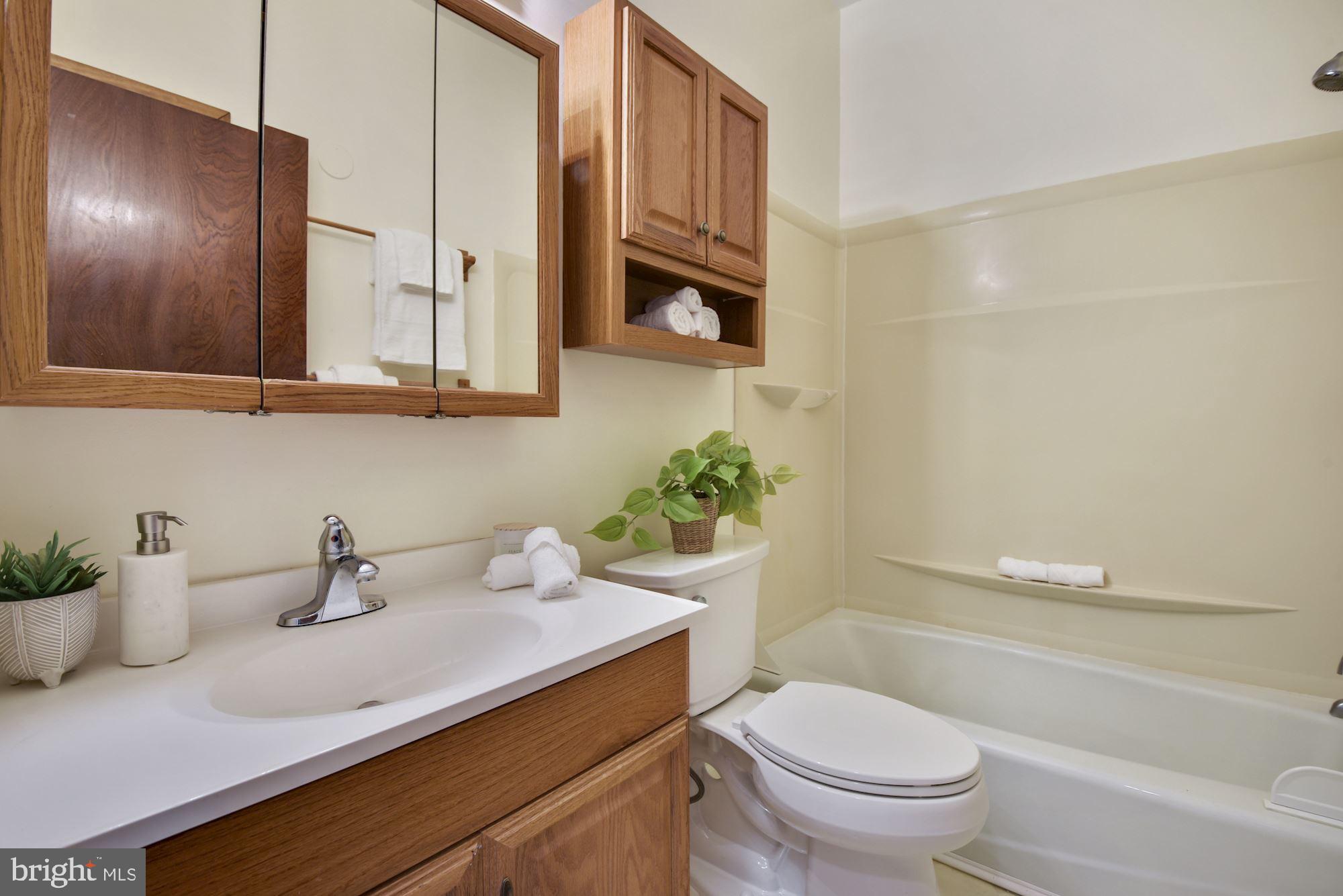 508 3rd Street Northeast Washington, DC 20002 - Photo 14 of 25 Upper unit full bath
