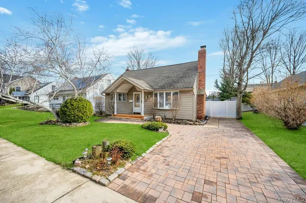 $4,600 | 2315 Willow Street, Wantagh, NY 11793