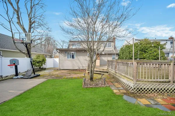 $4,600 | 2315 Willow Street, Wantagh, NY 11793