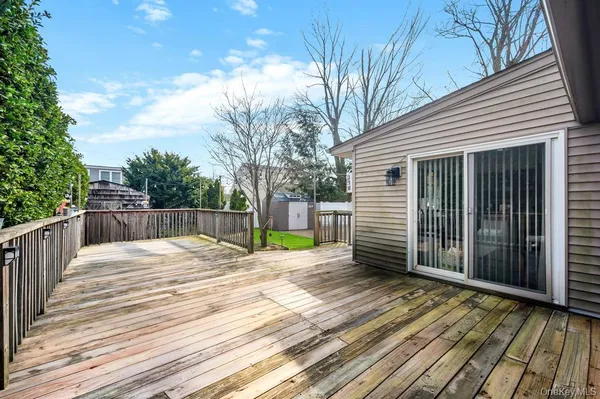 $4,600 | 2315 Willow Street, Wantagh, NY 11793