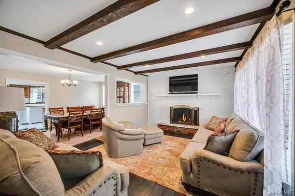 $4,600 | 2315 Willow Street, Wantagh, NY 11793