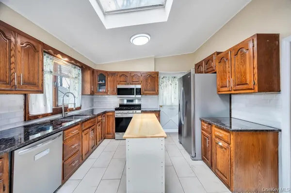 $4,600 | 2315 Willow Street, Wantagh, NY 11793