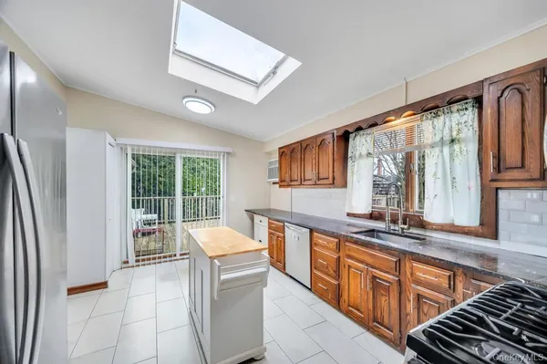 $4,600 | 2315 Willow Street, Wantagh, NY 11793