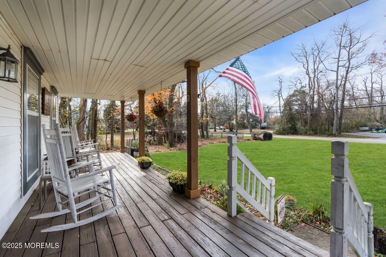 a view of a house with backyard and porch