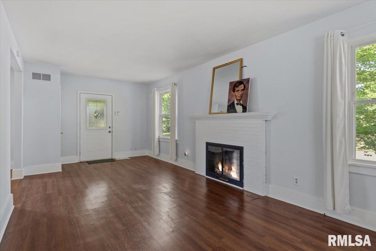 872 South MacArthur Boulevard Springfield, IL 62704 - Photo 7 of 37