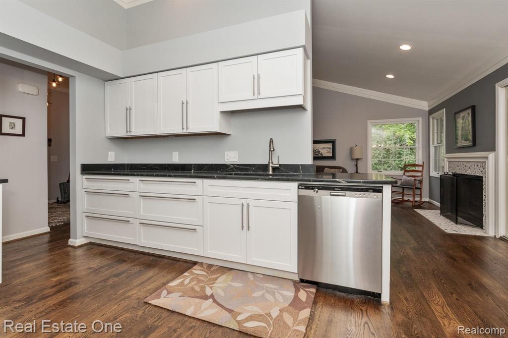 1214 Valley Circle, Unit 9 Rochester Hills, MI 48309 - Photo 14 of 29