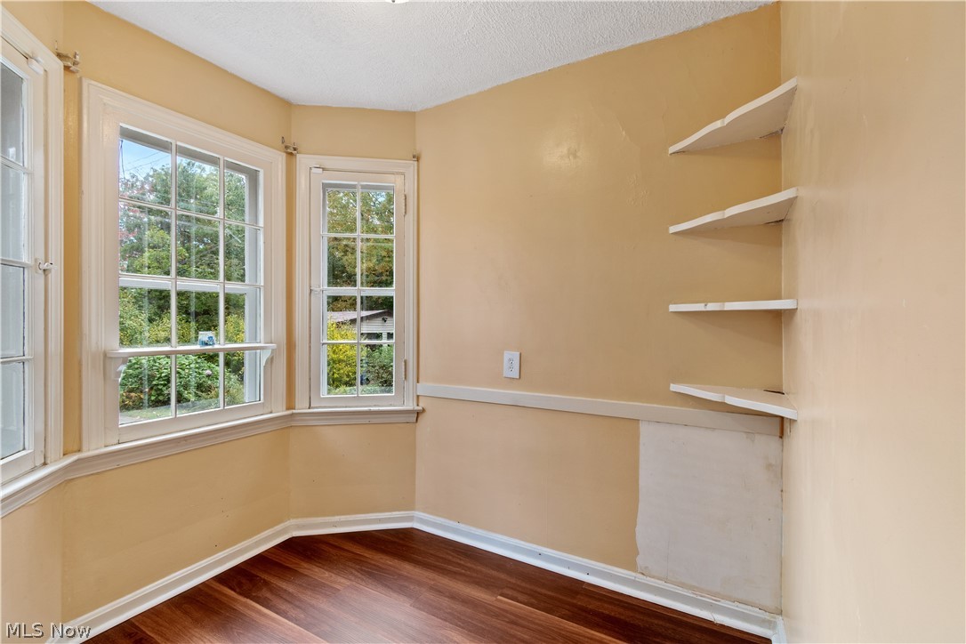 1176 Pennfield Road Cleveland, OH 44121 - Photo 12 of 31