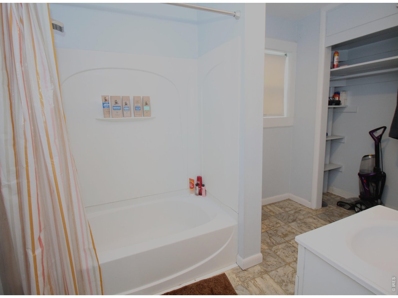 501 Cleveland Street Sterling, CO 80751 - Photo 5 of 16 Bath