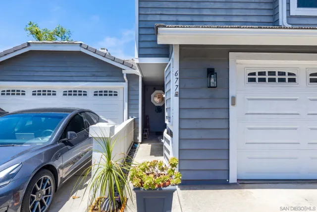 a view of entryway front of house