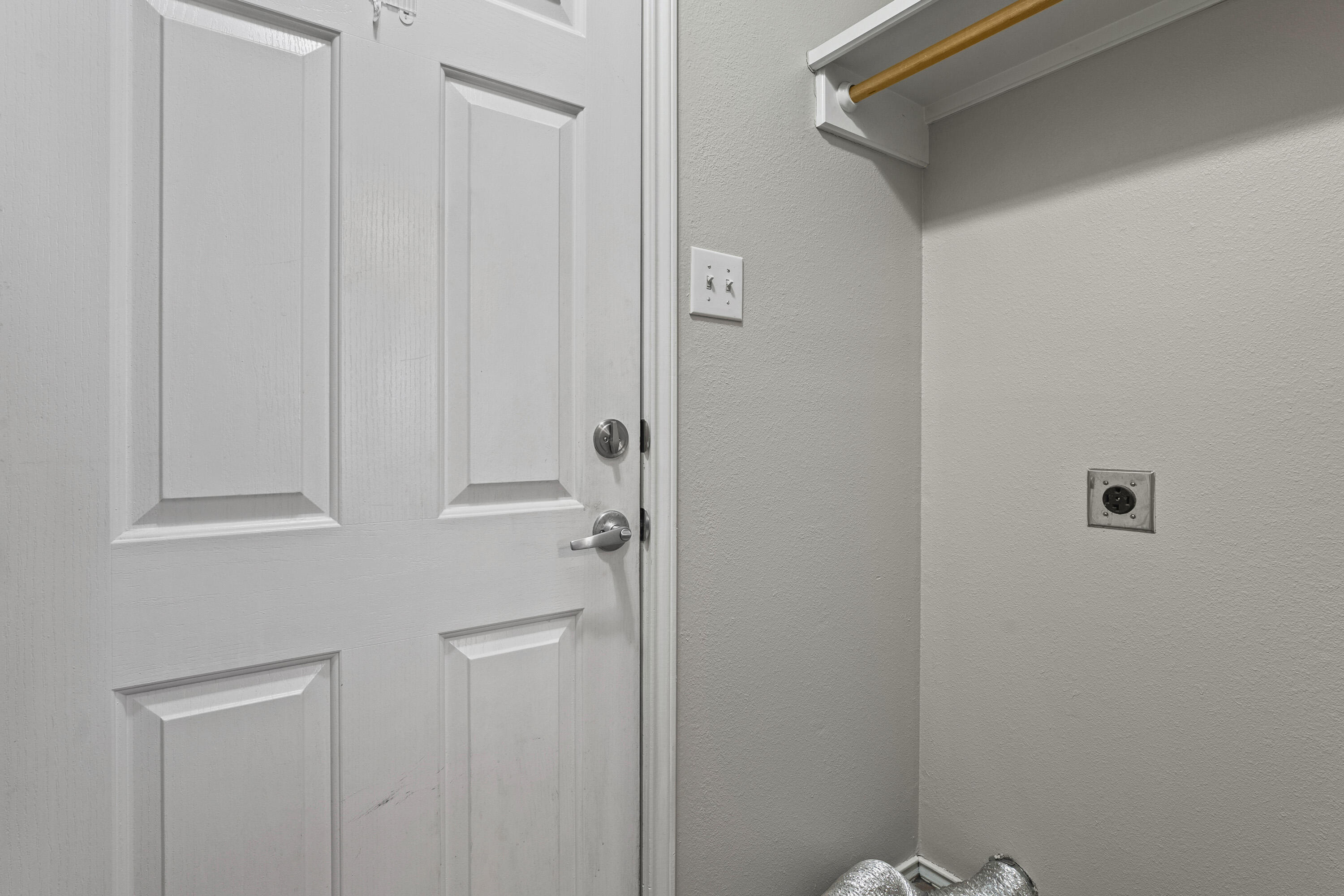 1701 79th Street Lubbock, TX 79423 - Photo 13 of 26 a bathroom with a shower