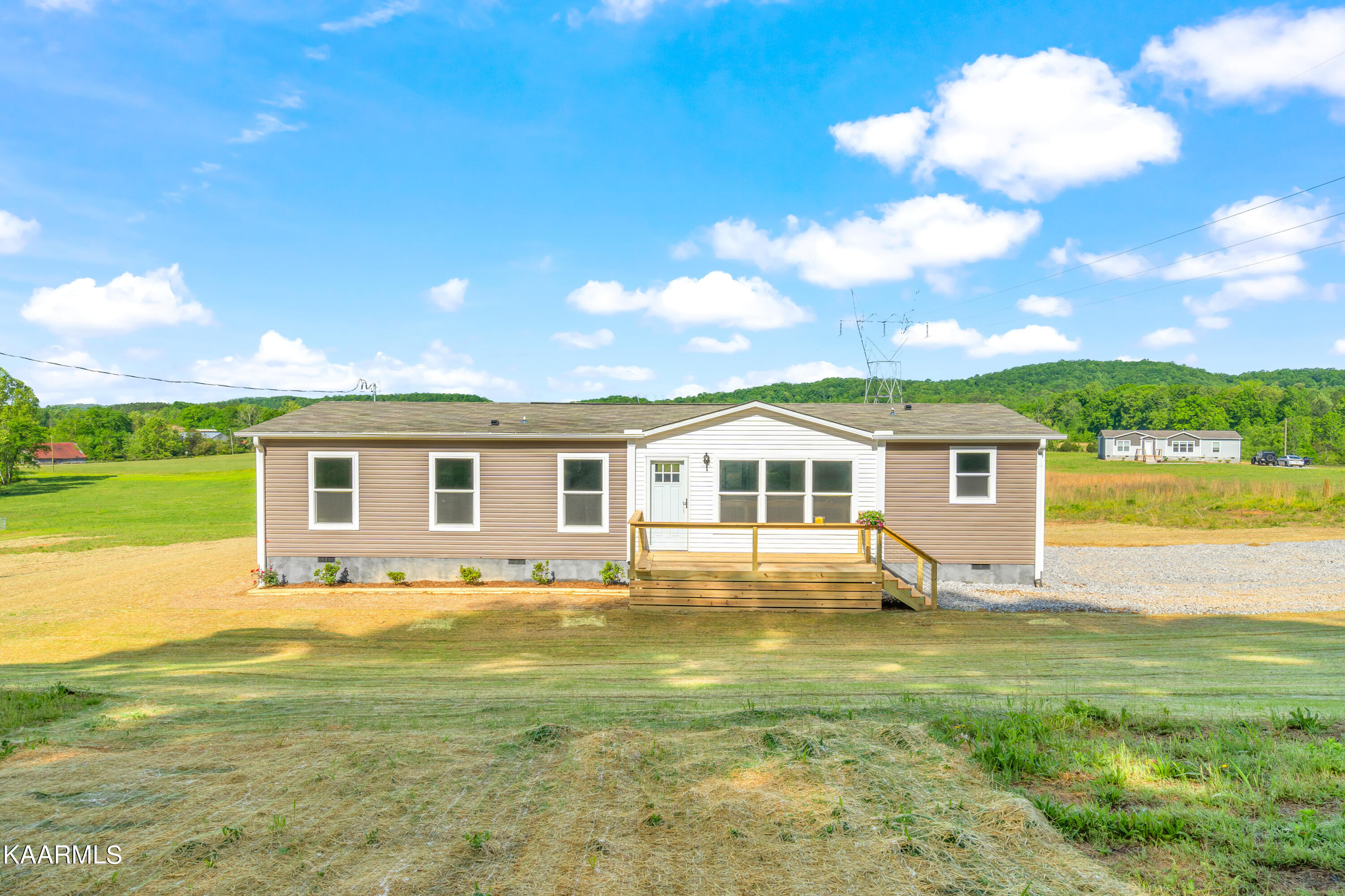 585 Johnson Church Road Philadelphia, TN 37846 - Photo 3 of 42 585 Johnson Church Rd-3