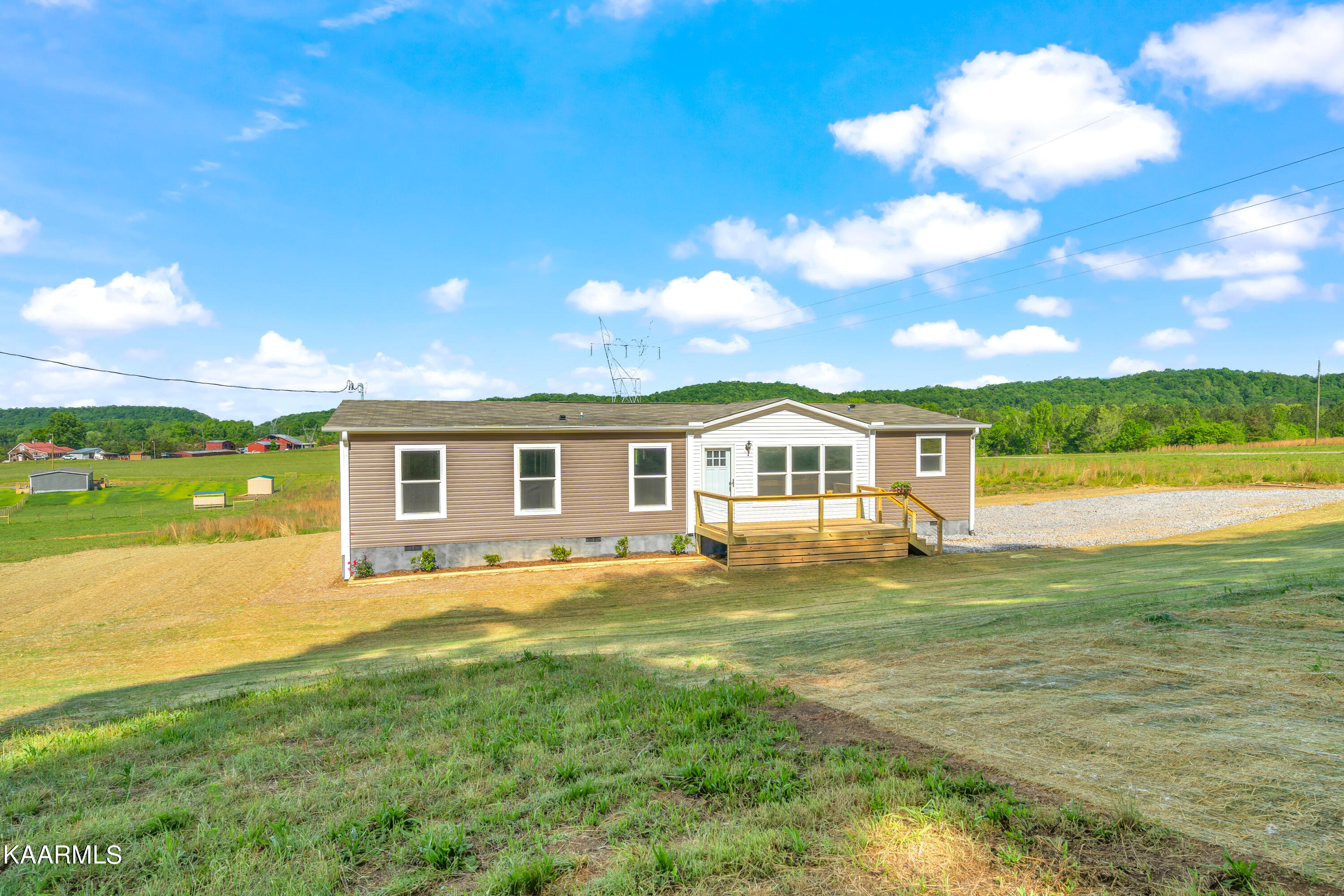 585 Johnson Church Road Philadelphia, TN 37846 - Photo 4 of 42 585 Johnson Church Rd-5