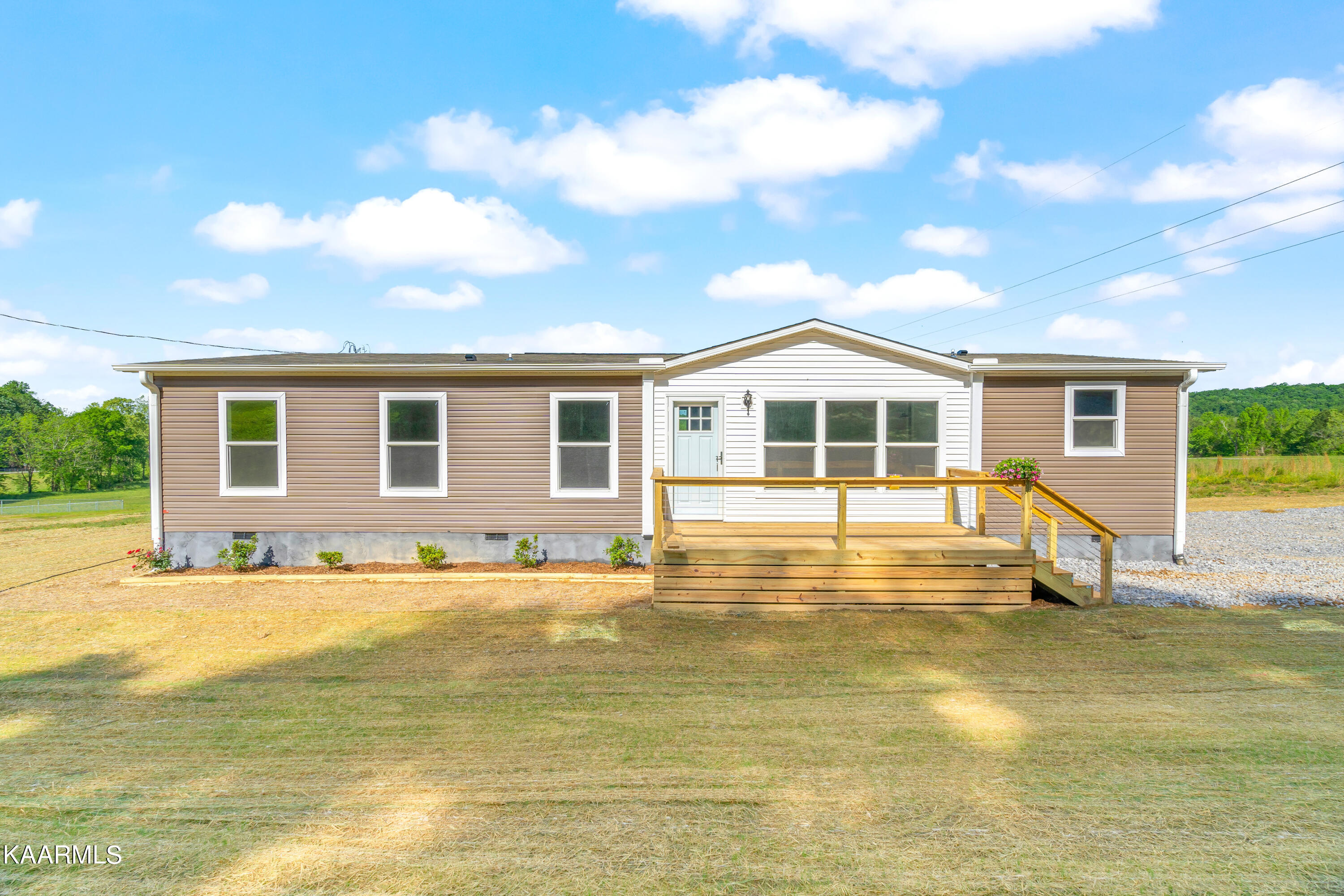 585 Johnson Church Road Philadelphia, TN 37846 - Photo 5 of 42 585 Johnson Church Rd-8