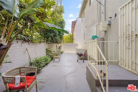 $3,800 | 1006 Havenhurst Drive, Unit 4, Los Angeles, CA 90046