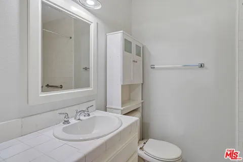 $3,800 | 1006 Havenhurst Drive, Unit 4, Los Angeles, CA 90046