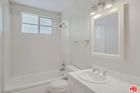 $3,800 | 1006 Havenhurst Drive, Unit 4, Los Angeles, CA 90046