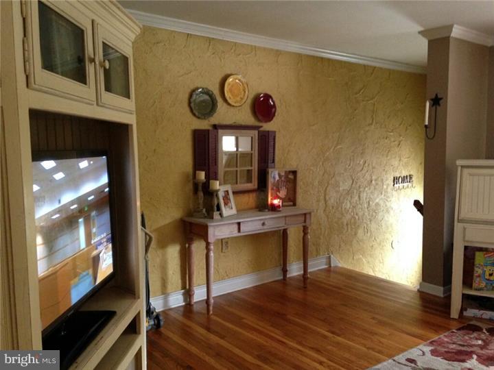 11742 Telfair Road Philadelphia, PA 19154 - Photo 4 of 24 Foyer