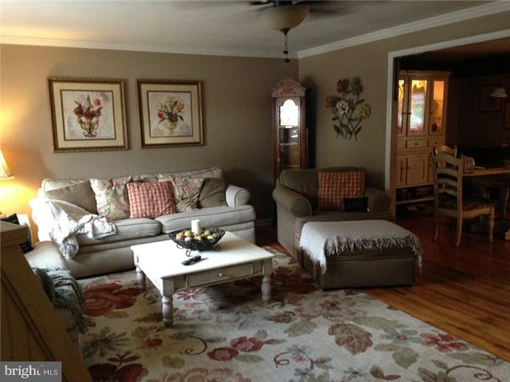 11742 Telfair Road Philadelphia, PA 19154 - Photo 7 of 24 Living Room