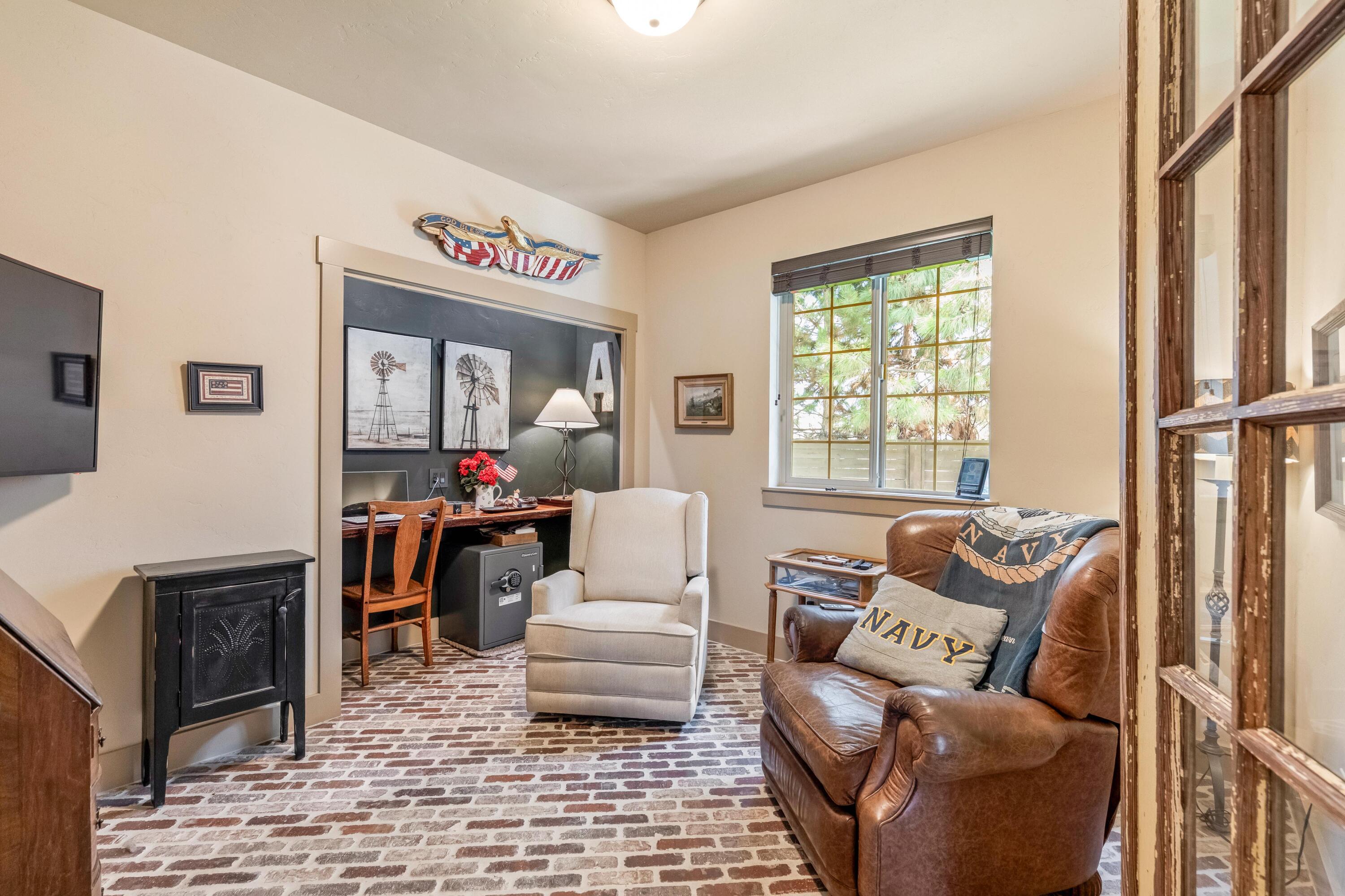 210 Northwest Saddle Ridge Loop Prineville, OR 97754 - Photo 19 of 38 a living room with furniture and a window