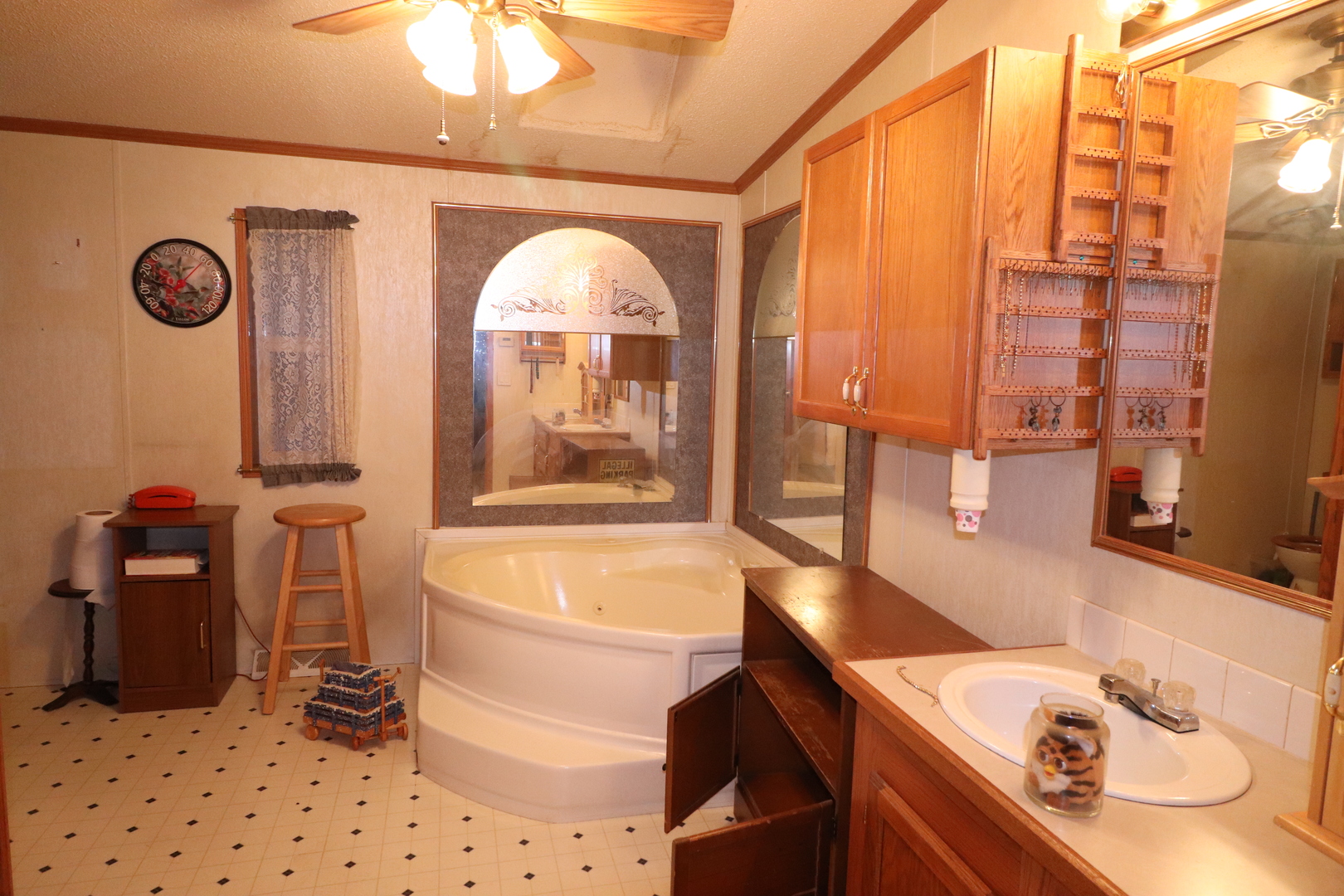 7500 Elmhurst Road Des Plaines, IL 60018 - Photo 12 of 14 a bathroom with a tub sink and mirror