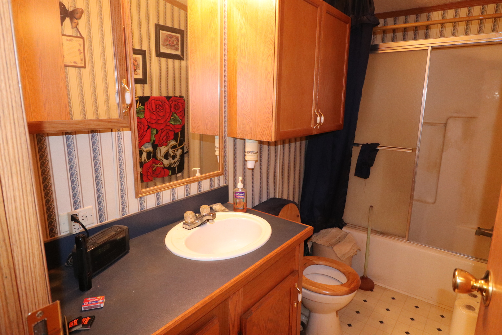 7500 Elmhurst Road Des Plaines, IL 60018 - Photo 14 of 14 a bathroom with a sink a toilet and tub