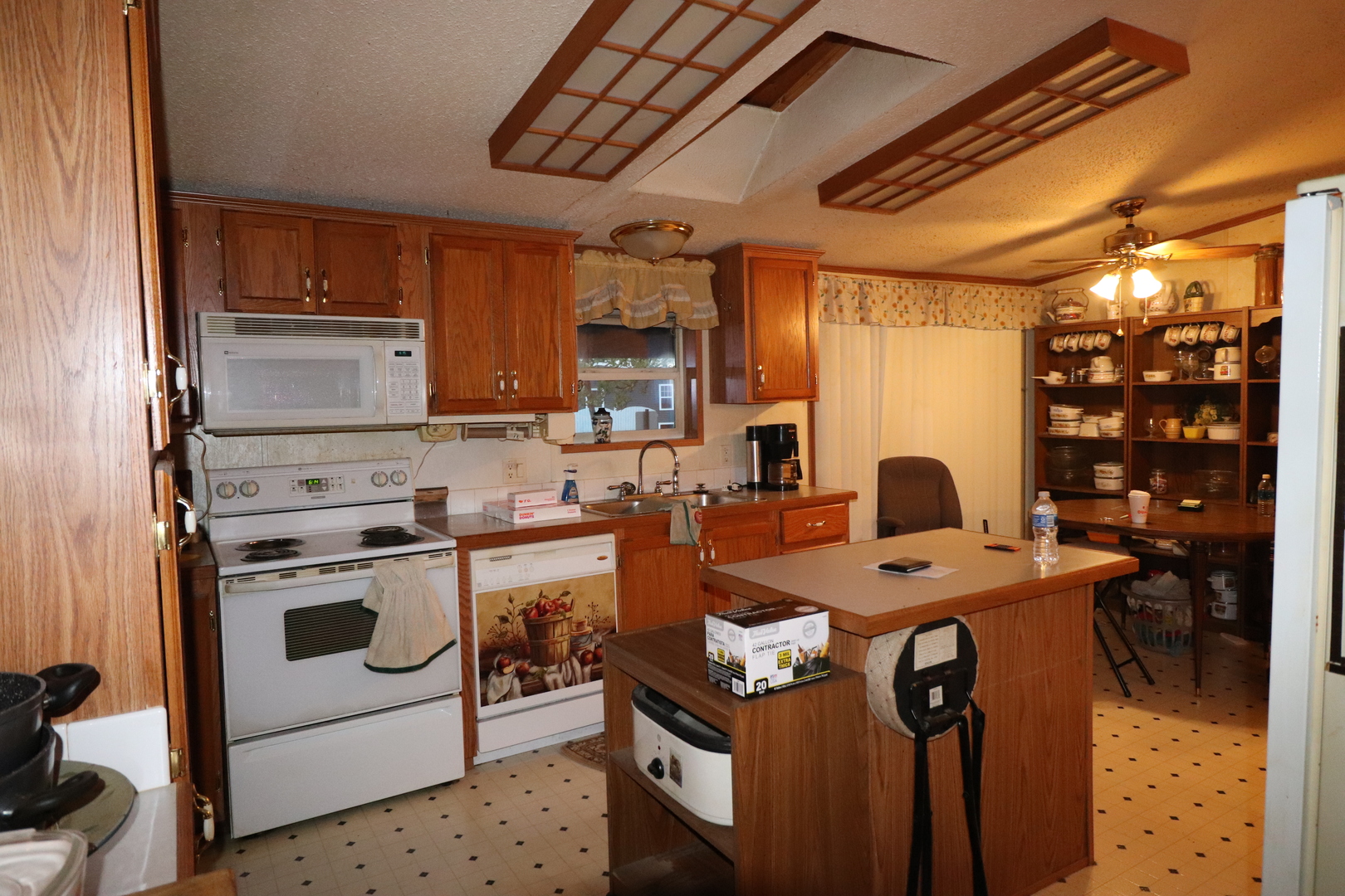 7500 Elmhurst Road Des Plaines, IL 60018 - Photo 6 of 14 a kitchen that has a stove and a microwave oven