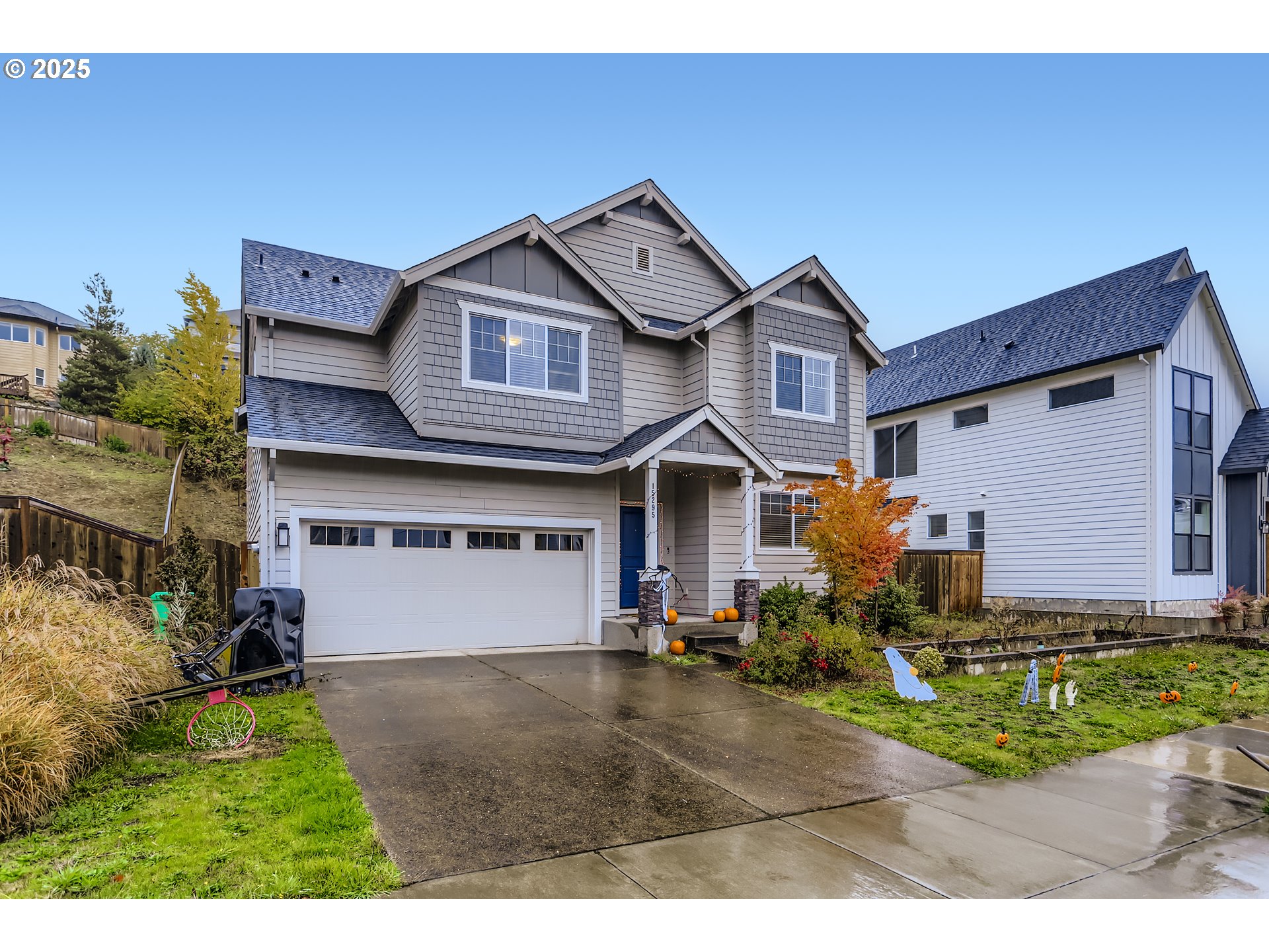 15295 Southeast Flavel Street Portland, OR 97236 - Photo 23 of 26 a front view of a house with garden