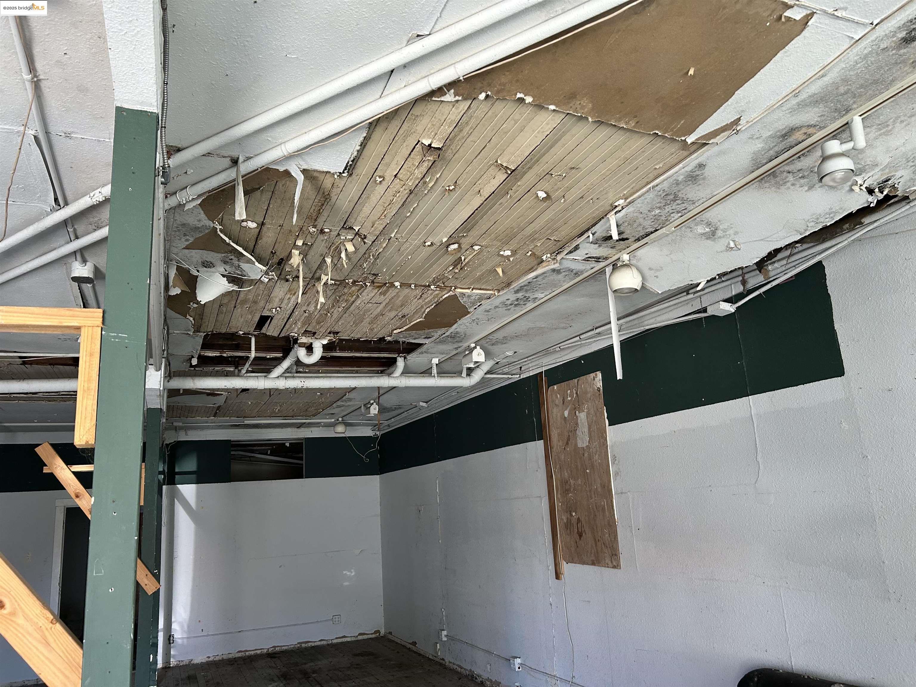 39 Main Street Isleton, CA 95641 - Photo 12 of 29 a view of water heater room