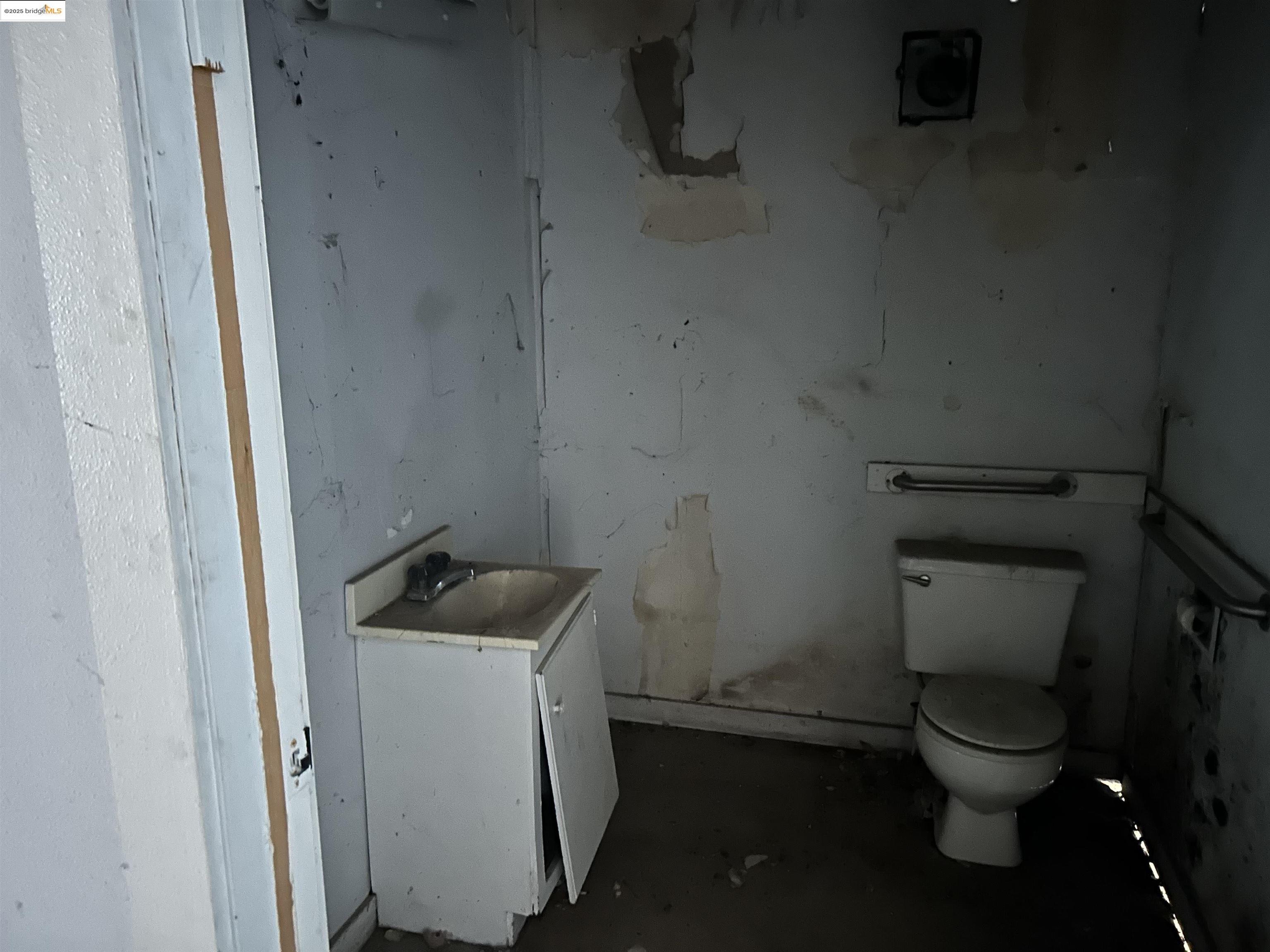 39 Main Street Isleton, CA 95641 - Photo 18 of 29 a small bathroom with a toilet and a sink