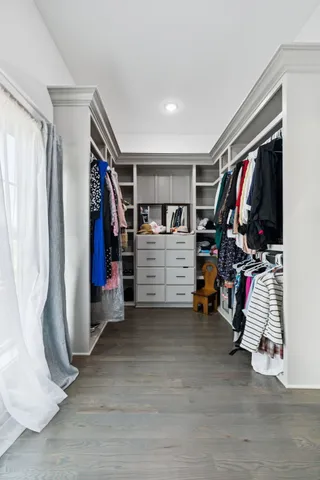 a view of a house with yard and balcony