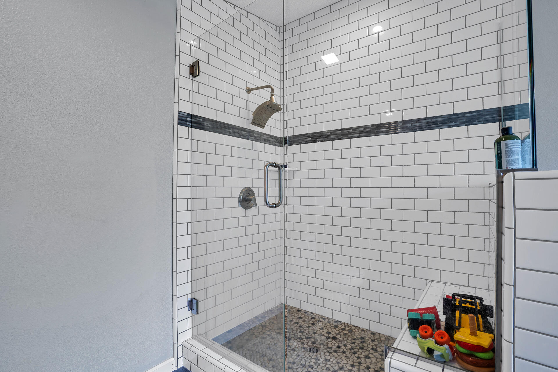 27127 Swede Creek Road Oak Run, CA 96069 - Photo 21 of 33 a bathroom with a shower