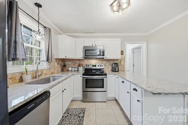 $229,000 | 1437 Oak Hill Drive, Morganton, NC 28655