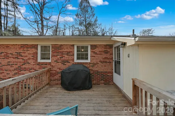 $229,000 | 1437 Oak Hill Drive, Morganton, NC 28655