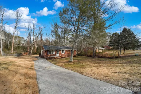 $229,000 | 1437 Oak Hill Drive, Morganton, NC 28655