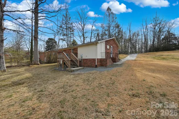 $229,000 | 1437 Oak Hill Drive, Morganton, NC 28655