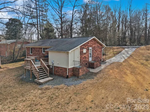 $229,000 | 1437 Oak Hill Drive, Morganton, NC 28655